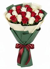 Букет Микс из красных и белых роз в Клетской