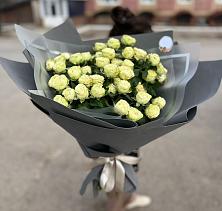 Букет Белые кустовые розы Солинеро в Клетской