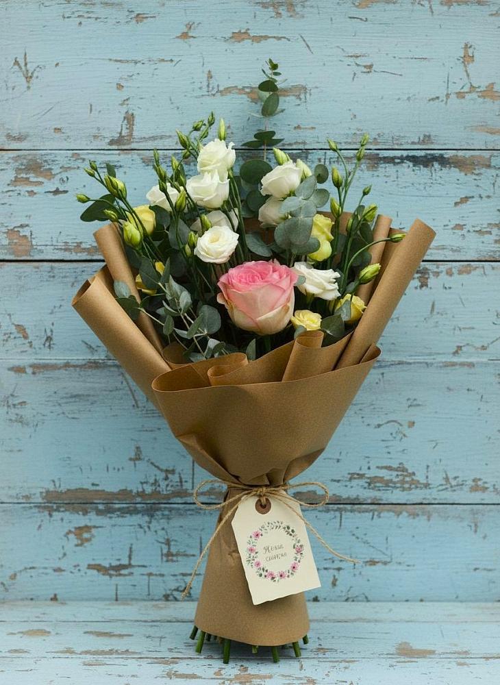 Букет цветов из: Розы и Лизиантусы в Клетской