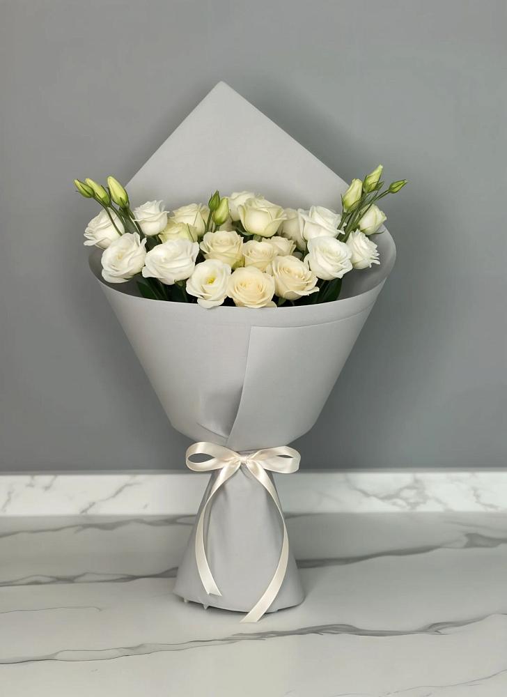 Букет цветов из: Розы и Лизиантусы в Клетской