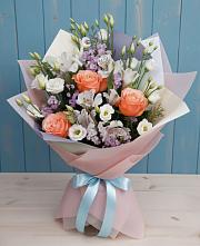 Букет цветов из:  Лизиантусы, Розы, Альстромерии и Гипсофила в Клетской