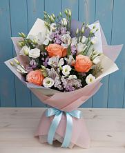 Букет цветов из:  Лизиантусы, Розы, Альстромерии и Гипсофила в Клетской