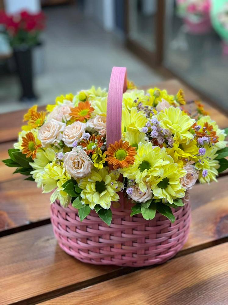 Цветочная композиция из Хризантемы и Розы в корзине в Клетской