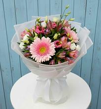Букет цветов из:  Герберы, Альстромерии и Лизиантусы #REPLACE_PRED# Клетской