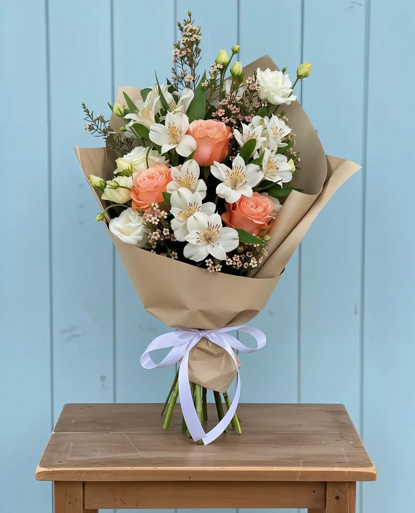 Букет цветов из: Альстромерии, Лизиантусы, Розы и Хризантемы в Клетской